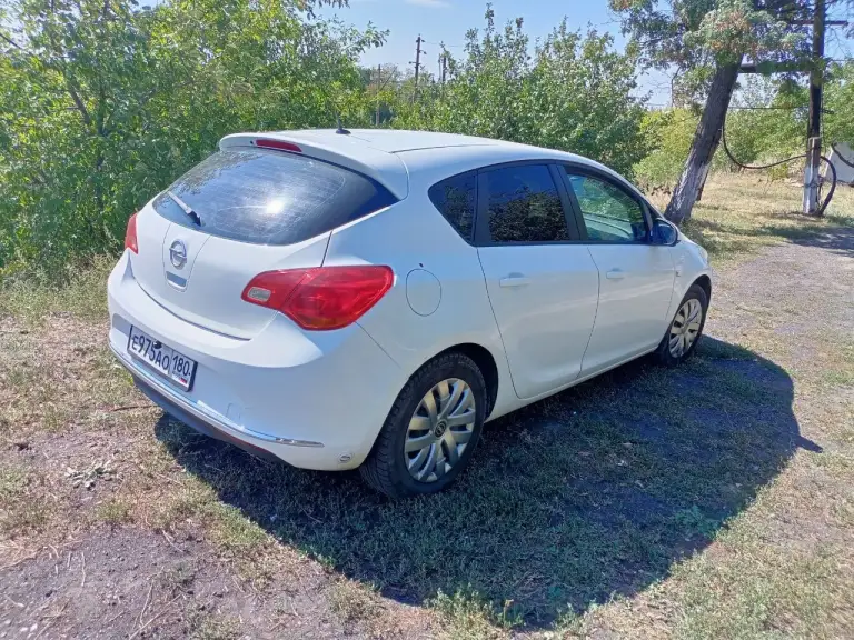 Продам opel astra j, 2013г, 1,6 мех. 5ст. , газ/бенз, норм. Состояние, всё работает, цена 610000 руб. Торг г. Дебальцево, +79493176896,+79490067851 - фотография - 4
