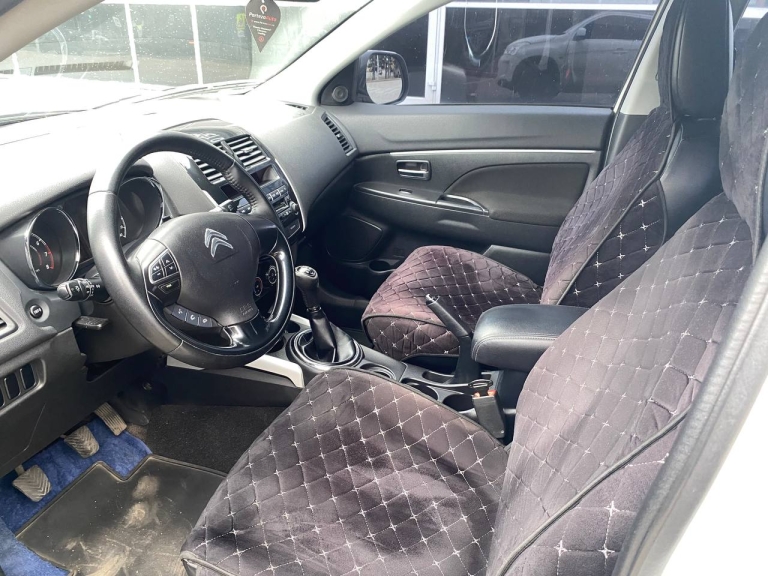 Продам citroen c4 aircross 2012г. В. 1.6 бензин, пробег 180000 км родной.
Машина в хорошем состоянии, не требует вложений. Покупалась новой в автосалоне в донецке, и по сей день в одних руках.
Кузов на фото, гнили и ржавчины нет, по лкп без нюансов, есть окрасы, состояние как на фото.
Машина полностью обслужена, масло фильтры мотора новые, масло кпп новое, новый комплект сцепления, никаких нареканий в работе машины нет, едет прекрасно.
По ходовой всё отлично, всё делалось и менялось вовремя. Посторонних звуков нет.
По электрике все работает, каждая кнопочка, кондиционер рабочий, свет отличный.
Интересный кожаный салон, в идеальном состоянии, ничего не затёрто и не порвано.
Два комплекта новой резины, зима - лето.
Цена 1.300.000 рублей, торг.
По документам любое переоформление!
Авто в донецке
Если остались какие то вопросы - звоните отвечу.
+7 (949) 321-70-61 - фотография - 5