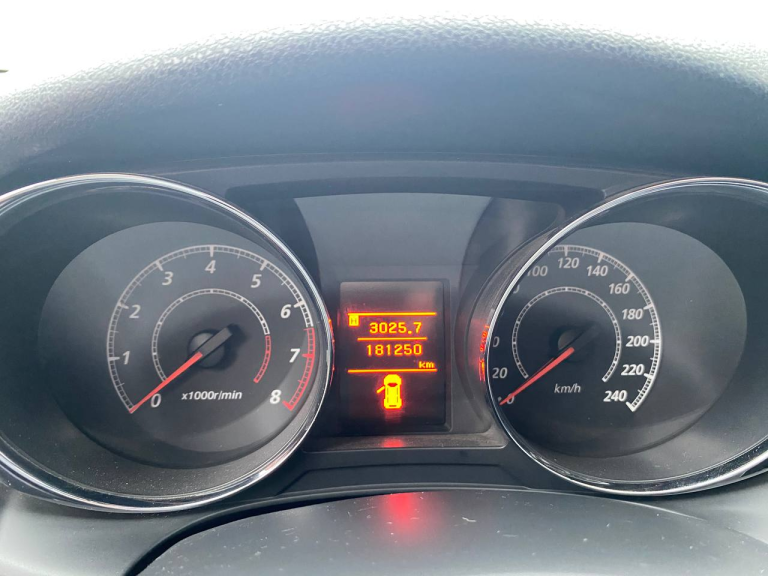 Продам citroen c4 aircross 2012г. В. 1.6 бензин, пробег 180000 км родной.
Машина в хорошем состоянии, не требует вложений. Покупалась новой в автосалоне в донецке, и по сей день в одних руках.
Кузов на фото, гнили и ржавчины нет, по лкп без нюансов, есть окрасы, состояние как на фото.
Машина полностью обслужена, масло фильтры мотора новые, масло кпп новое, новый комплект сцепления, никаких нареканий в работе машины нет, едет прекрасно.
По ходовой всё отлично, всё делалось и менялось вовремя. Посторонних звуков нет.
По электрике все работает, каждая кнопочка, кондиционер рабочий, свет отличный.
Интересный кожаный салон, в идеальном состоянии, ничего не затёрто и не порвано.
Два комплекта новой резины, зима - лето.
Цена 1.300.000 рублей, торг.
По документам любое переоформление!
Авто в донецке
Если остались какие то вопросы - звоните отвечу.
+7 (949) 321-70-61 - фотография - 7