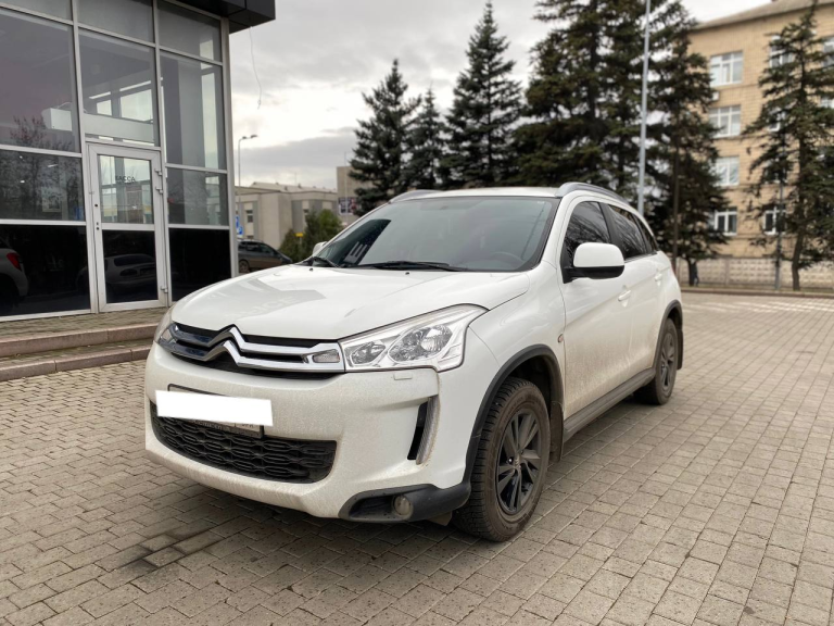 Продам citroen c4 aircross 2012г. В. 1.6 бензин, пробег 180000 км родной.
Машина в хорошем состоянии, не требует вложений. Покупалась новой в автосалоне в донецке, и по сей день в одних руках.
Кузов на фото, гнили и ржавчины нет, по лкп без нюансов, есть окрасы, состояние как на фото.
Машина полностью обслужена, масло фильтры мотора новые, масло кпп новое, новый комплект сцепления, никаких нареканий в работе машины нет, едет прекрасно.
По ходовой всё отлично, всё делалось и менялось вовремя. Посторонних звуков нет.
По электрике все работает, каждая кнопочка, кондиционер рабочий, свет отличный.
Интересный кожаный салон, в идеальном состоянии, ничего не затёрто и не порвано.
Два комплекта новой резины, зима - лето.
Цена 1.300.000 рублей, торг.
По документам любое переоформление!
Авто в донецке
Если остались какие то вопросы - звоните отвечу.
+7 (949) 321-70-61 - фотография - 1