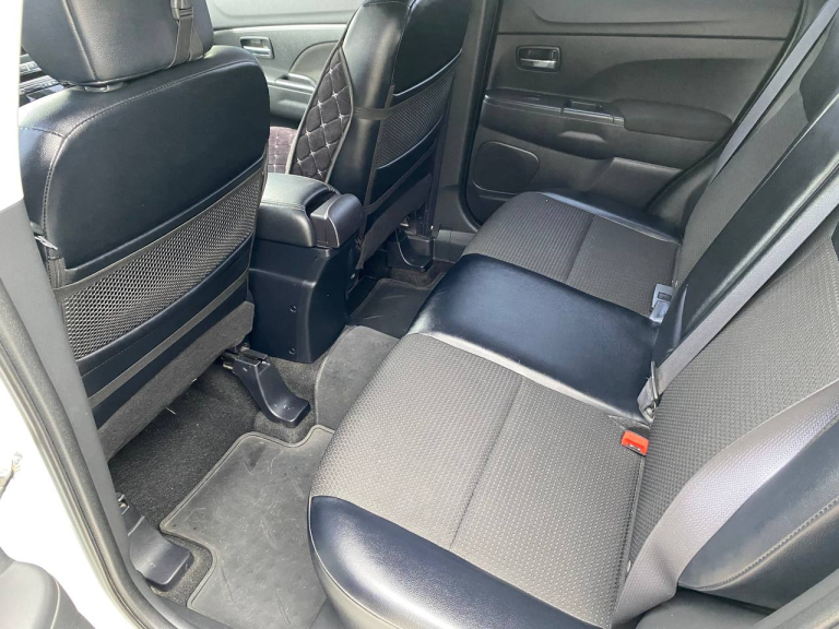 Продам citroen c4 aircross 2012г. В. 1.6 бензин, пробег 180000 км родной.
Машина в хорошем состоянии, не требует вложений. Покупалась новой в автосалоне в донецке, и по сей день в одних руках.
Кузов на фото, гнили и ржавчины нет, по лкп без нюансов, есть окрасы, состояние как на фото.
Машина полностью обслужена, масло фильтры мотора новые, масло кпп новое, новый комплект сцепления, никаких нареканий в работе машины нет, едет прекрасно.
По ходовой всё отлично, всё делалось и менялось вовремя. Посторонних звуков нет.
По электрике все работает, каждая кнопочка, кондиционер рабочий, свет отличный.
Интересный кожаный салон, в идеальном состоянии, ничего не затёрто и не порвано.
Два комплекта новой резины, зима - лето.
Цена 1.300.000 рублей, торг.
По документам любое переоформление!
Авто в донецке
Если остались какие то вопросы - звоните отвечу.
+7 (949) 321-70-61 - фотография - 4