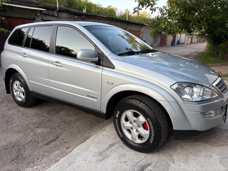 Продам. Саненг. Кайрон 2014 года свой автомобиль, в прекрасном состоянии весь в родной краске, полный привод всё работает, что есть в машине, год назад было полное техническое обслуживание есть заказ наряд, общие состоянии машины на 5+! Цена 1м.270 тысяч рублей! Стоит хорошая музыка отличная резина! Камера заднего вида! Пробег 108 тысяч км. Телефон+79493058335.алексей. - фотография - 20
