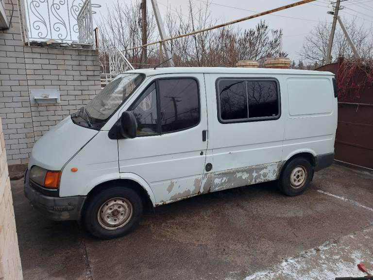 Продам ford transit 2.5 дизель 1996 г. В. Пассажир 8+1 мест, двигатель, кпп, подвеска в норме. Осмотр г. Светлодарск 330 000 руб. Торг. Тел. +79490432845 - фотография - 2