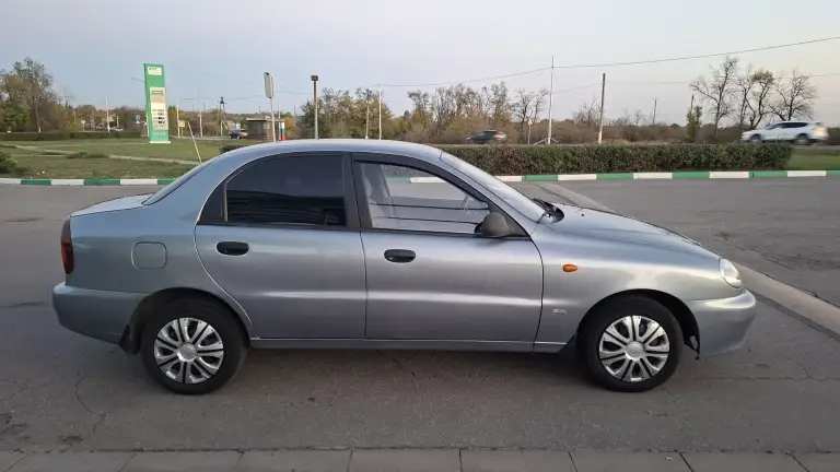 Продам шевроле ланос, ,1,5 бензин,2008года, авто в хорошем состоянии, три владельца, без дтп, вложений не требует что по кузову что технически, полная комплектация, гур, подушка безопасности, кондиционер, передние электростеклоподьемники, шины лето r14, цена310000тыс. Руб, с документами порядок, торг мин, смотреть авто в городе шахтёрск подробная информация по телефону+79495963046 - фотография - 3