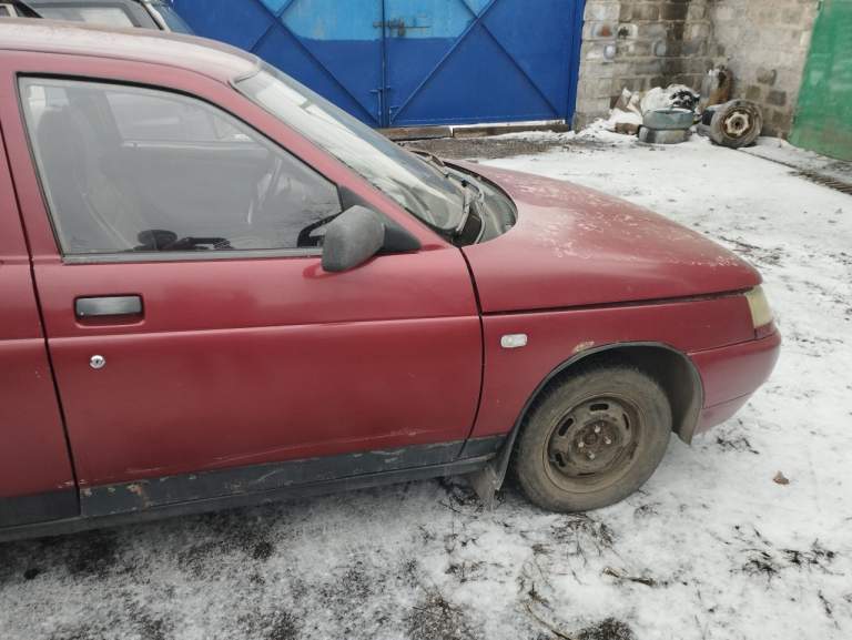 Продам ваз 21110 универсал 2001г. Двигатель 1.5 карбюратор. Машина в хорошем состоянии, двигатель работает ровно, коробка не выбевает, кузов немножко уставший, но страшного ничего нет. Цена 135000 торг. Тел. +79494130064.переоформление в мрэо обязательно. - фотография - 3