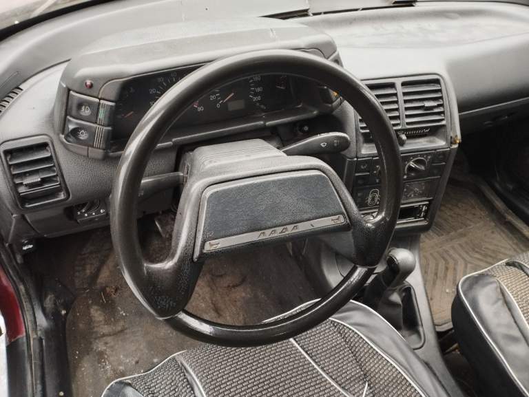 Продам ваз 21110 универсал 2001г. Двигатель 1.5 карбюратор. Машина в хорошем состоянии, двигатель работает ровно, коробка не выбевает, кузов немножко уставший, но страшного ничего нет. Цена 135000 торг. Тел. +79494130064.переоформление в мрэо обязательно. - фотография - 7