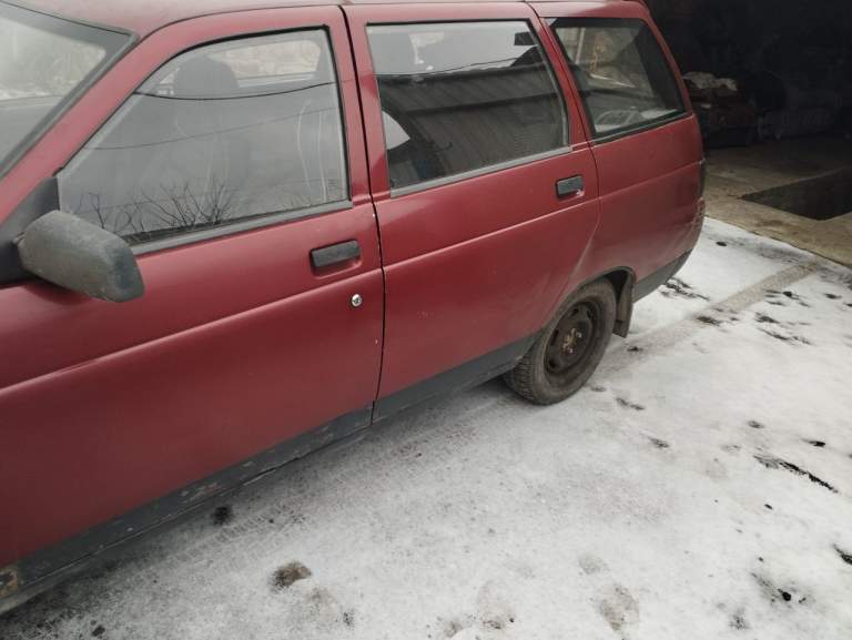 Продам ваз 21110 универсал 2001г. Двигатель 1.5 карбюратор. Машина в хорошем состоянии, двигатель работает ровно, коробка не выбевает, кузов немножко уставший, но страшного ничего нет. Цена 135000 торг. Тел. +79494130064.переоформление в мрэо обязательно. - фотография - 4