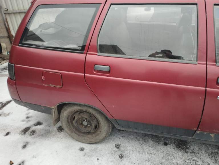 Продам ваз 21110 универсал 2001г. Двигатель 1.5 карбюратор. Машина в хорошем состоянии, двигатель работает ровно, коробка не выбевает, кузов немножко уставший, но страшного ничего нет. Цена 135000 торг. Тел. +79494130064.переоформление в мрэо обязательно. - фотография - 5