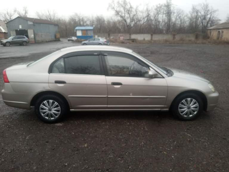 Продам honda civic 2002 год. Об. 1,7. 115 л. С. Коробка автомат работает отлично, бензин - газ зарегистрирован, авто без гнили и ржавчины кузов оцинкован, салон чистый, не прокурен, печка греет отлично кондиционер холодит отлично, электрорегулировка зеркал, есть сколы по кузову на езду не влияет, резина зима новая, аккумулятор новый, сигнализация, хорошая музыка, 4 эл. Стеклоподъёмники, цена 500.000 тыс. Руб. ,торг. Переоформление в мрэо. Связь: +79493402550 - фотография - 5