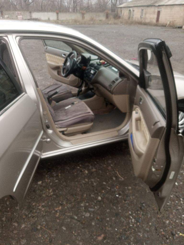 Продам honda civic 2002 год. Об. 1,7. 115 л. С. Коробка автомат работает отлично, бензин - газ зарегистрирован, авто без гнили и ржавчины кузов оцинкован, салон чистый, не прокурен, печка греет отлично кондиционер холодит отлично, электрорегулировка зеркал, есть сколы по кузову на езду не влияет, резина зима новая, аккумулятор новый, сигнализация, хорошая музыка, 4 эл. Стеклоподъёмники, цена 500.000 тыс. Руб. ,торг. Переоформление в мрэо. Связь: +79493402550 - фотография - 12