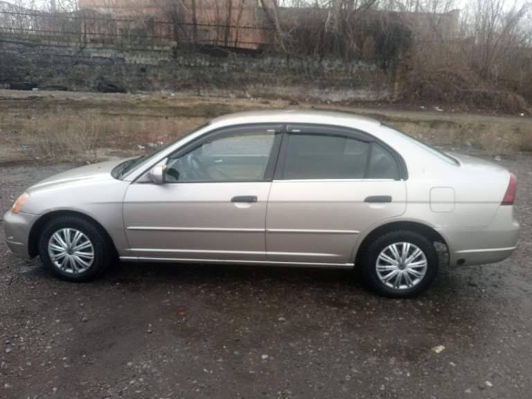 Продам honda civic 2002 год. Об. 1,7. 115 л. С. Коробка автомат работает отлично, бензин - газ зарегистрирован, авто без гнили и ржавчины кузов оцинкован, салон чистый, не прокурен, печка греет отлично кондиционер холодит отлично, электрорегулировка зеркал, есть сколы по кузову на езду не влияет, резина зима новая, аккумулятор новый, сигнализация, хорошая музыка, 4 эл. Стеклоподъёмники, цена 500.000 тыс. Руб. ,торг. Переоформление в мрэо. Связь: +79493402550 - фотография - 7