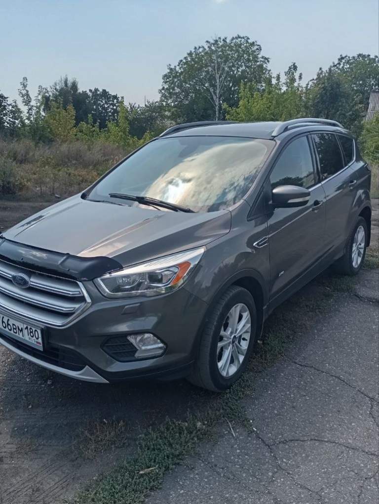 Продам автомобиль ford cuga 2016 года выпуска. Тип двигателя- турбо дизель, 2л. , 163л. С. . Полноприводный, автомат. Усилитель руля- электрический. Двухзонный климат контроль. Салон комбинированный. Обогрев передних сидений, зеркал, задних зеркал и руля. Электропривод передних сидений, зеркал, складывание зеркал. Датчик дождя, света, партроник задний, камера заднего вида, круиз контроль, бортовой компьютер. Пробег родной 155 000,00 км. Я второй хозяин. Цена 1.250.000 возможен небольшой торг при встрече. +79494475706 - фотография - 4