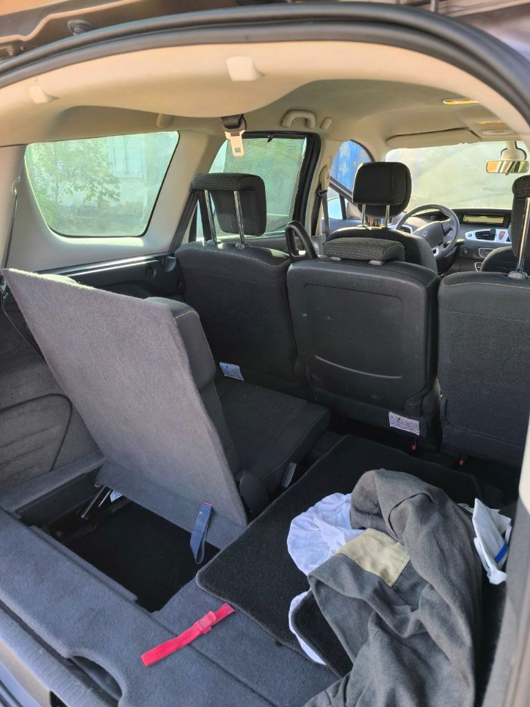 Продам авто в отличном состоянии, renault scenic 2009 год выпуска, объём двигателя 1,4 турбо tce. Коробка механика. Автомобиль на местном учёте, продажа от хозяина !
Вложений никаких не требует, по технической части 5+, салон ухоженный, двигатель и коробка без нареканий
Кузов без рыжиков и гнилья. Осмотр авто г. Торез. Цена 1 000 000 руб. Все вопросы по тел:+7949390-60-74 - фотография - 4
