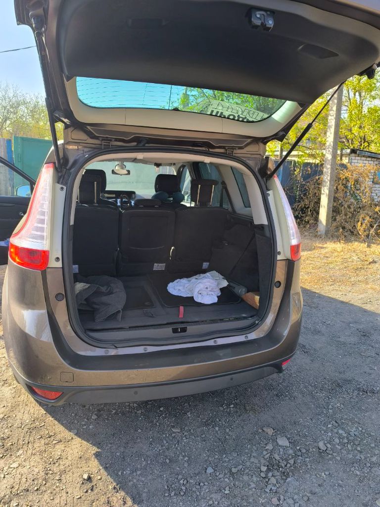 Продам авто в отличном состоянии, renault scenic 2009 год выпуска, объём двигателя 1,4 турбо tce. Коробка механика. Автомобиль на местном учёте, продажа от хозяина !
Вложений никаких не требует, по технической части 5+, салон ухоженный, двигатель и коробка без нареканий
Кузов без рыжиков и гнилья. Осмотр авто г. Торез. Цена 1 000 000 руб. Все вопросы по тел:+7949390-60-74 - фотография - 3