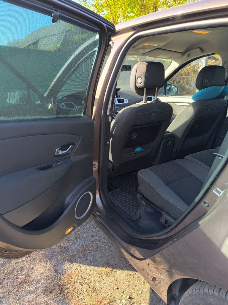 Продам авто в отличном состоянии, renault scenic 2009 год выпуска, объём двигателя 1,4 турбо tce. Коробка механика. Автомобиль на местном учёте, продажа от хозяина !
Вложений никаких не требует, по технической части 5+, салон ухоженный, двигатель и коробка без нареканий
Кузов без рыжиков и гнилья. Осмотр авто г. Торез. Цена 1 000 000 руб. Все вопросы по тел:+7949390-60-74 - фотография - 9