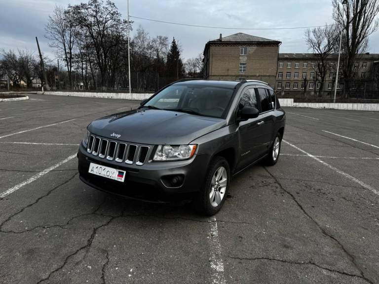 Продам jeep compass 2013 года выпуска, 2.4 литра, 170 л. С.
Автомобиль пригнан с америки в 2017 году. Комплектация latitude на постоянном 4wd полном приводе, круиз-контролем, сенсорной магнитолой и возможностью подключения телефона по блютуз, износостойкий тряпичный салон с подогревом передних сидений, есть подогрев и электропривод зеркал, а также докатка. Двигатель миллионник с чугунным блоком цилиндров, неубиваемым вариатором и подвеской от mitsubishi outlander. Установлено гбо!!! Машина полностью в технически исправном состоянии, мотор работает ровно, коробка переключает плавно, никаких ошибок на приборной панели нет. То провожу раз в 8000 км. Есть небольшие точечные повреждения кузова от осколков, никакие другие детали не задеты, на фото все видно.
Автомобиль оформлен на жену. Пробег 157 000 миль (253 000 км): 60% трасса, 40% город
Город: донецк, горловка
Цена: 980 000 рублей (торг)
+7 (949) 334-83-93 - Валерий - фотография - 2