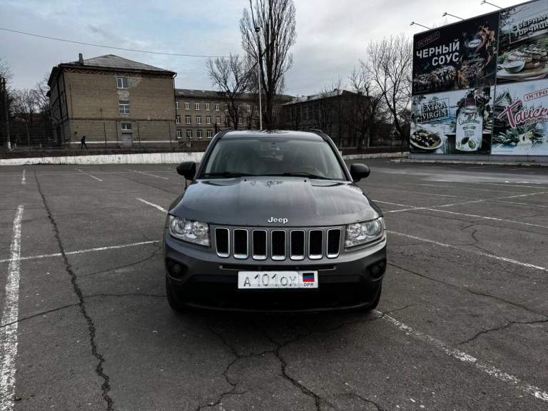 Продам jeep compass 2013 года выпуска, 2.4 литра, 170 л. С.
Автомобиль пригнан с америки в 2017 году. Комплектация latitude на постоянном 4wd полном приводе, круиз-контролем, сенсорной магнитолой и возможностью подключения телефона по блютуз, износостойкий тряпичный салон с подогревом передних сидений, есть подогрев и электропривод зеркал, а также докатка. Двигатель миллионник с чугунным блоком цилиндров, неубиваемым вариатором и подвеской от mitsubishi outlander. Установлено гбо!!! Машина полностью в технически исправном состоянии, мотор работает ровно, коробка переключает плавно, никаких ошибок на приборной панели нет. То провожу раз в 8000 км. Есть небольшие точечные повреждения кузова от осколков, никакие другие детали не задеты, на фото все видно.
Автомобиль оформлен на жену. Пробег 157 000 миль (253 000 км): 60% трасса, 40% город
Город: донецк, горловка
Цена: 980 000 рублей (торг)
+7 (949) 334-83-93 - Валерий - фотография - 1
