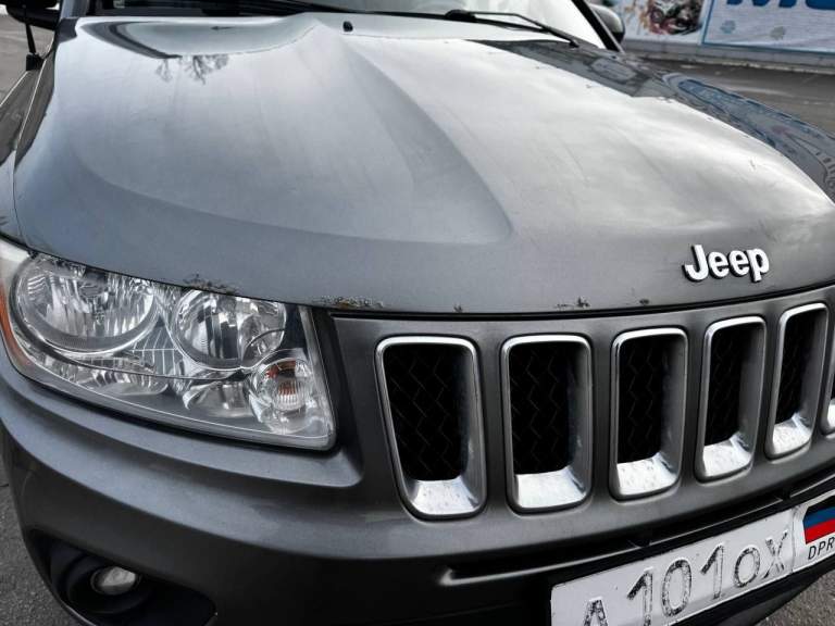 Продам jeep compass 2013 года выпуска, 2.4 литра, 170 л. С.
Автомобиль пригнан с америки в 2017 году. Комплектация latitude на постоянном 4wd полном приводе, круиз-контролем, сенсорной магнитолой и возможностью подключения телефона по блютуз, износостойкий тряпичный салон с подогревом передних сидений, есть подогрев и электропривод зеркал, а также докатка. Двигатель миллионник с чугунным блоком цилиндров, неубиваемым вариатором и подвеской от mitsubishi outlander. Установлено гбо!!! Машина полностью в технически исправном состоянии, мотор работает ровно, коробка переключает плавно, никаких ошибок на приборной панели нет. То провожу раз в 8000 км. Есть небольшие точечные повреждения кузова от осколков, никакие другие детали не задеты, на фото все видно.
Автомобиль оформлен на жену. Пробег 157 000 миль (253 000 км): 60% трасса, 40% город
Город: донецк, горловка
Цена: 980 000 рублей (торг)
+7 (949) 334-83-93 - Валерий - фотография - 11