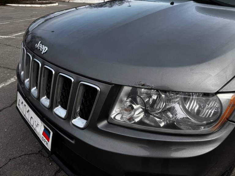 Продам jeep compass 2013 года выпуска, 2.4 литра, 170 л. С.
Автомобиль пригнан с америки в 2017 году. Комплектация latitude на постоянном 4wd полном приводе, круиз-контролем, сенсорной магнитолой и возможностью подключения телефона по блютуз, износостойкий тряпичный салон с подогревом передних сидений, есть подогрев и электропривод зеркал, а также докатка. Двигатель миллионник с чугунным блоком цилиндров, неубиваемым вариатором и подвеской от mitsubishi outlander. Установлено гбо!!! Машина полностью в технически исправном состоянии, мотор работает ровно, коробка переключает плавно, никаких ошибок на приборной панели нет. То провожу раз в 8000 км. Есть небольшие точечные повреждения кузова от осколков, никакие другие детали не задеты, на фото все видно.
Автомобиль оформлен на жену. Пробег 157 000 миль (253 000 км): 60% трасса, 40% город
Город: донецк, горловка
Цена: 980 000 рублей (торг)
+7 (949) 334-83-93 - Валерий - фотография - 10
