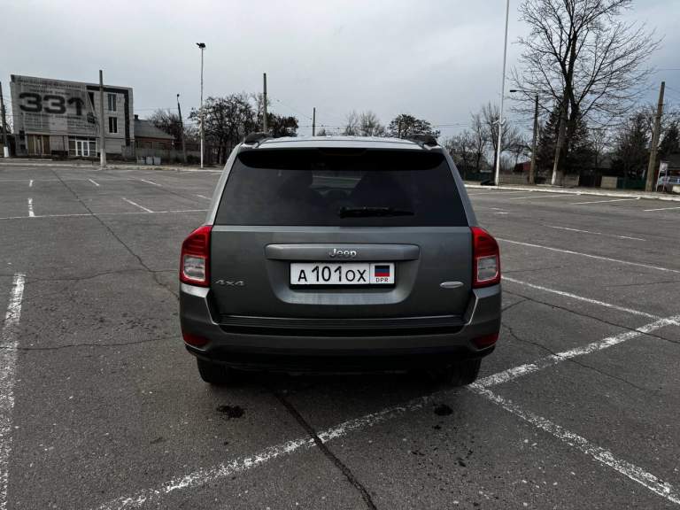 Продам jeep compass 2013 года выпуска, 2.4 литра, 170 л. С.
Автомобиль пригнан с америки в 2017 году. Комплектация latitude на постоянном 4wd полном приводе, круиз-контролем, сенсорной магнитолой и возможностью подключения телефона по блютуз, износостойкий тряпичный салон с подогревом передних сидений, есть подогрев и электропривод зеркал, а также докатка. Двигатель миллионник с чугунным блоком цилиндров, неубиваемым вариатором и подвеской от mitsubishi outlander. Установлено гбо!!! Машина полностью в технически исправном состоянии, мотор работает ровно, коробка переключает плавно, никаких ошибок на приборной панели нет. То провожу раз в 8000 км. Есть небольшие точечные повреждения кузова от осколков, никакие другие детали не задеты, на фото все видно.
Автомобиль оформлен на жену. Пробег 157 000 миль (253 000 км): 60% трасса, 40% город
Город: донецк, горловка
Цена: 980 000 рублей (торг)
+7 (949) 334-83-93 - Валерий - фотография - 4