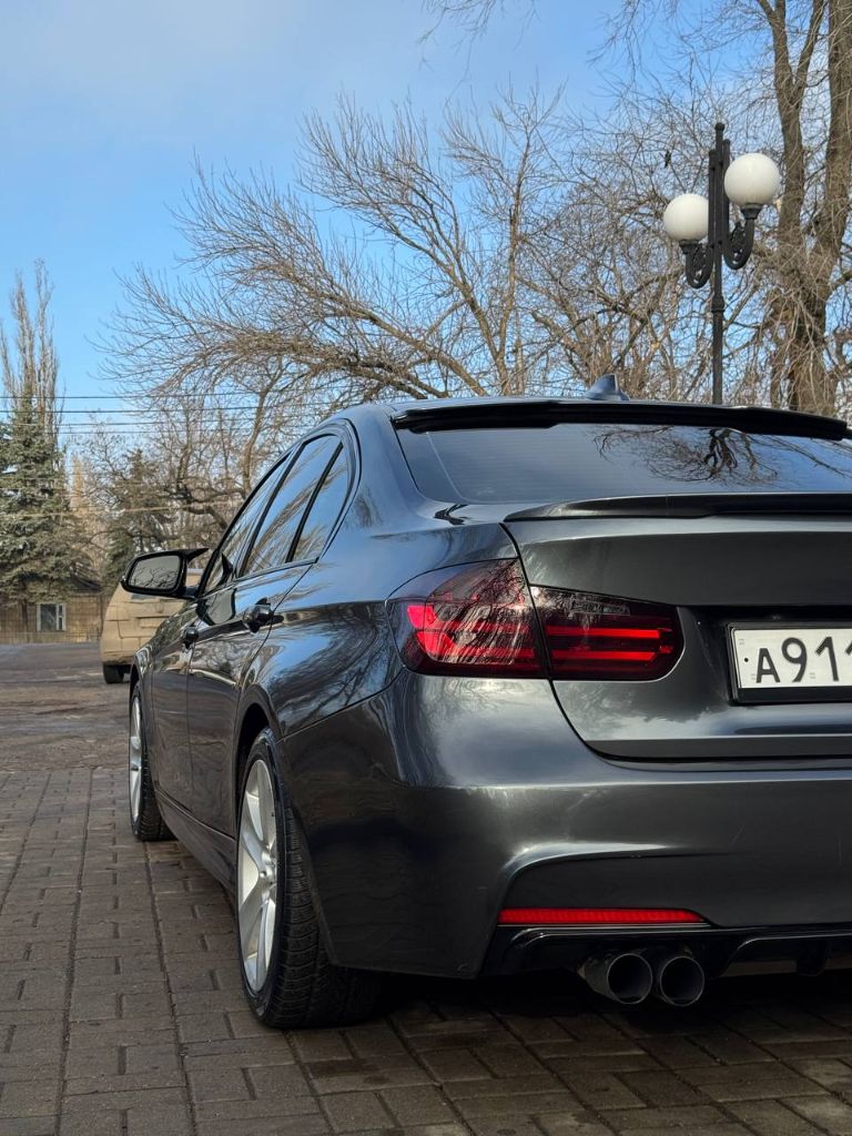 Продаю бмв 328 i 2012 год (245 л. С) полный м- пакет пробег 200 тыс. Км. Машина полностью обслужена, есть вся история обслуживания машины за 3 года, все чеки, заказ наряды. 2 комплекта дисков r18 - лето r17 зима резина зима, лето новая. Стоит управляемый выхлоп. По машине много чего сделано и заменено. Готов на любые проверки. Все вопросы по телефону+79493746326; +79494942960. Или в вк. Осмотр г. Макеевка, донецк.
Цена 2.4🍋 - фотография - 4