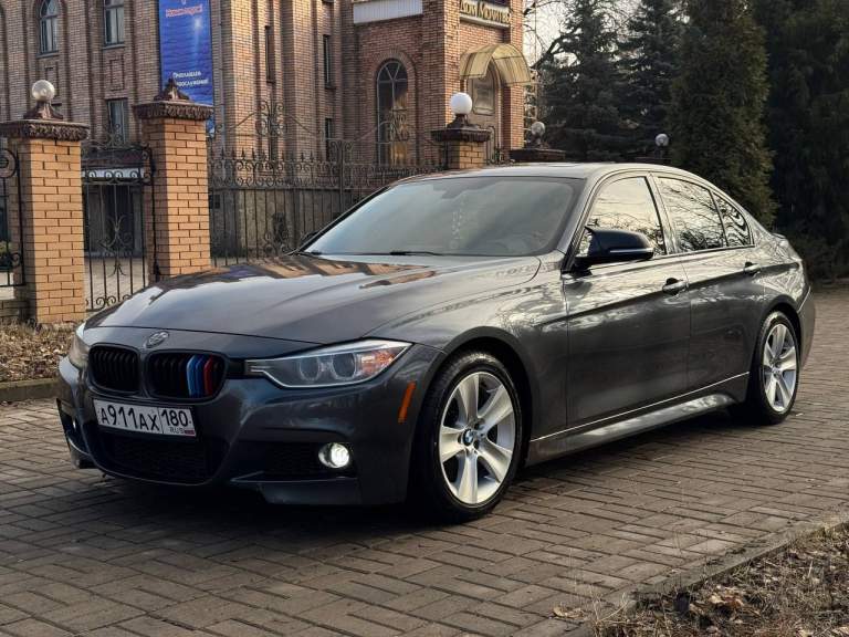 Продаю бмв 328 i 2012 год (245 л. С) полный м- пакет пробег 200 тыс. Км. Машина полностью обслужена, есть вся история обслуживания машины за 3 года, все чеки, заказ наряды. 2 комплекта дисков r18 - лето r17 зима резина зима, лето новая. Стоит управляемый выхлоп. По машине много чего сделано и заменено. Готов на любые проверки. Все вопросы по телефону+79493746326; +79494942960. Или в вк. Осмотр г. Макеевка, донецк.
Цена 2.4🍋 - фотография - 3