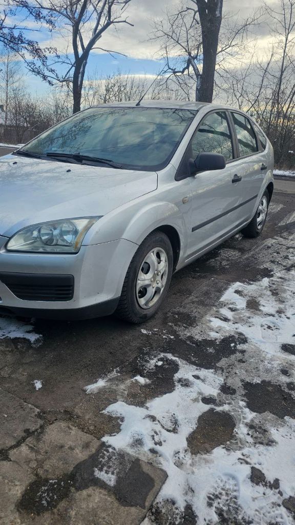 Продам ford focus 2 хэтчбек 2005 года выпуска пробег 320 000
Автомобиль в хорошем состоянии, много чего сделано: новое сцепление оригинал, задние рычаги, стойки стабилизатора, рулевые наконечники и тяги, шаровые и тд.
Машина германской сборки, где и пробыла большую часть времени и ездила в основном по трассе из-за чего на бампере и капоте от камней полез лак и треснуло лобовое стекло
В комплекте новая летняя резина с дисками
Цена 680 тысяч рублей, плюс торг
По всем интересующим вопросам писать в лс или по номеру телефона +79493095427 - фотография - 8