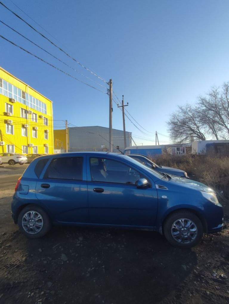 Продам заз вида 2012 года (учет с 2013). Не бита, кузов без ржавчины, делался дополнительно антикор днища. Комплектация - кондиционер, передние стеклоподъемники, гур, камера заднего вида, газ -пропан (в документах, все официально). Резина - зима+лето, отдам колодки, покупались заранее. По ходовой вопросов нет, по двигателю тоже, все работает исправно. Пробег не мотался, 130 тыс. Все вопросы по тел или ватсапп, вайбер. +7988 134 79 43 анна. Цена 590 000. - фотография - 1