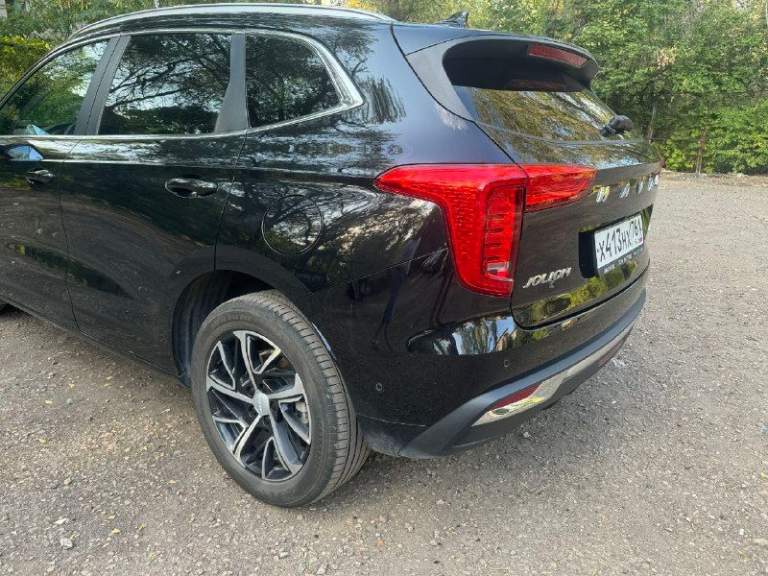 Продам haval jolion 2023 год, 4wd, пробег 27 тыс. Машина в максимальной комплектации, premium. Вся в родном окрасе, состояние нового авто!
Передние шины 225/55 r18, задние шины 225/55 r18, нагнетатель турбина, объем 1.5 л, мощность 150 л. С, расход 8,2 л, тип топлива бензин regular (аи-92, аи-95), трансмиссия робот, привод полный (4wd), кол-во мест 5 мест, клиренс 190 мм, объем багажника 337 л
Цена 2.400000 торг будет с реальным покупателем возле автомобиля. Г. Луганск + 7 959 101 7770 все вопросы интересующие по телефону.
Комплектация premium
1.5 (Gw4b 15d 150л. С. ) premium 4wd / 7dct - фотография - 4