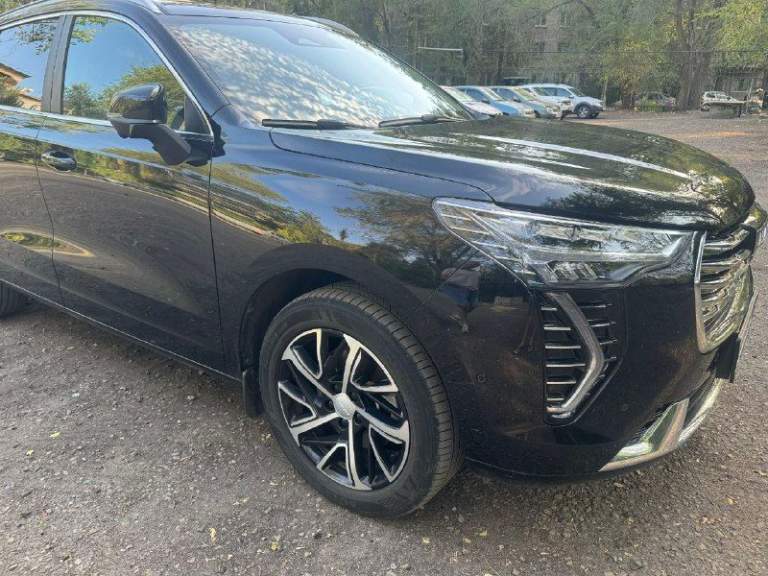 Продам haval jolion 2023 год, 4wd, пробег 27 тыс. Машина в максимальной комплектации, premium. Вся в родном окрасе, состояние нового авто!
Передние шины 225/55 r18, задние шины 225/55 r18, нагнетатель турбина, объем 1.5 л, мощность 150 л. С, расход 8,2 л, тип топлива бензин regular (аи-92, аи-95), трансмиссия робот, привод полный (4wd), кол-во мест 5 мест, клиренс 190 мм, объем багажника 337 л
Цена 2.400000 торг будет с реальным покупателем возле автомобиля. Г. Луганск + 7 959 101 7770 все вопросы интересующие по телефону.
Комплектация premium
1.5 (Gw4b 15d 150л. С. ) premium 4wd / 7dct - фотография - 5