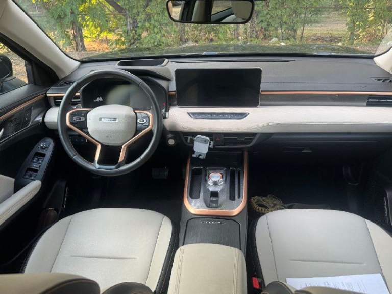 Продам haval jolion 2023 год, 4wd, пробег 27 тыс. Машина в максимальной комплектации, premium. Вся в родном окрасе, состояние нового авто!
Передние шины 225/55 r18, задние шины 225/55 r18, нагнетатель турбина, объем 1.5 л, мощность 150 л. С, расход 8,2 л, тип топлива бензин regular (аи-92, аи-95), трансмиссия робот, привод полный (4wd), кол-во мест 5 мест, клиренс 190 мм, объем багажника 337 л
Цена 2.400000 торг будет с реальным покупателем возле автомобиля. Г. Луганск + 7 959 101 7770 все вопросы интересующие по телефону.
Комплектация premium
1.5 (Gw4b 15d 150л. С. ) premium 4wd / 7dct - фотография - 9