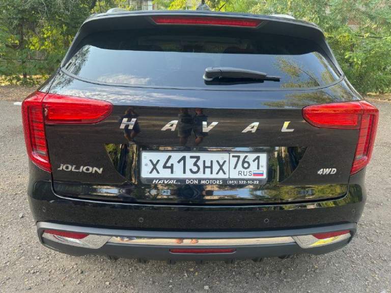 Продам haval jolion 2023 год, 4wd, пробег 27 тыс. Машина в максимальной комплектации, premium. Вся в родном окрасе, состояние нового авто!
Передние шины 225/55 r18, задние шины 225/55 r18, нагнетатель турбина, объем 1.5 л, мощность 150 л. С, расход 8,2 л, тип топлива бензин regular (аи-92, аи-95), трансмиссия робот, привод полный (4wd), кол-во мест 5 мест, клиренс 190 мм, объем багажника 337 л
Цена 2.400000 торг будет с реальным покупателем возле автомобиля. Г. Луганск + 7 959 101 7770 все вопросы интересующие по телефону.
Комплектация premium
1.5 (Gw4b 15d 150л. С. ) premium 4wd / 7dct - фотография - 1