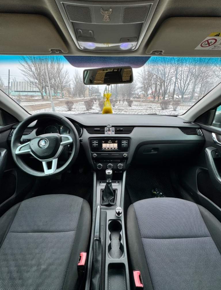 Skoda octavia a7 универсал ✅
Год 2014
Пробег 240 000 км (родной)
Мотор 1.6 mpi
Кпп механика

Автомобиль в очень хорошем состоянии. Двигатель и коробка без нареканий. Недавно были поменяны ремень грм и помпа, а также полностью перебрана ходовка. Масло только поменяно. Кондиционер заправлен. Каждая кнопочка работает. Есть незначительные царапины на переднем и заднем бампере, на что имеется торг.

Любые проверки за ваш счет. Я собственник.

Цена: 1 🍋 120.
Хороший торг только у капота. Обмен не интересует!

Осмотр г. Харцызск
Все вопросы по телефону:
+7 (949) 455-92-72 - фотография - 3