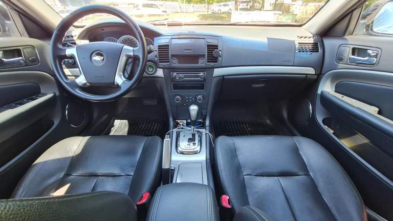 Сhevrolet epica lt - 2010г рестайлинг
Объем двигателя 2.5л
Коробка автомат
Пробег 221тыс. Км. - 300% родной.
-Климат контроль
-Кожаный салон
-Круиз контроль
-Подогрев передних сидений
-Подогрев зеркал заднего вида
-Задний парктроник
-Установлено гбо (на пробеге 100тыс. Км).
-Полноразмерная запаска на литом диске
Просторный салон. Очень комфортный автомобиль на дальние поездки.
В классе d, в этой ценовой категории, одногодок у нее нет в конкурентах.
Машина эксплуатировалась очень бережно. Стоят еще родные шаровые опоры. Катализатор на месте. Двигатель работает ровно. Не дымит, масло не берет. Акпп не пинается.
С автосалона в одних руках. Машина чистая и ухоженная.
Все менялось своевременно, то проходила только с качественными расходниками.
Из замечаний: нужно заменить разъем подушки безопасности под водительским сидением (больное место этих машин). Поцарапан задний бампер (на фото не видно).
Телефон: +79493119279
Цена: 780 000 руб. - фотография - 2