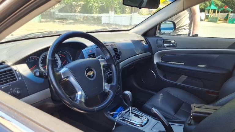 Сhevrolet epica lt - 2010г рестайлинг
Объем двигателя 2.5л
Коробка автомат
Пробег 221тыс. Км. - 300% родной.
-Климат контроль
-Кожаный салон
-Круиз контроль
-Подогрев передних сидений
-Подогрев зеркал заднего вида
-Задний парктроник
-Установлено гбо (на пробеге 100тыс. Км).
-Полноразмерная запаска на литом диске
Просторный салон. Очень комфортный автомобиль на дальние поездки.
В классе d, в этой ценовой категории, одногодок у нее нет в конкурентах.
Машина эксплуатировалась очень бережно. Стоят еще родные шаровые опоры. Катализатор на месте. Двигатель работает ровно. Не дымит, масло не берет. Акпп не пинается.
С автосалона в одних руках. Машина чистая и ухоженная.
Все менялось своевременно, то проходила только с качественными расходниками.
Из замечаний: нужно заменить разъем подушки безопасности под водительским сидением (больное место этих машин). Поцарапан задний бампер (на фото не видно).
Телефон: +79493119279
Цена: 780 000 руб. - фотография - 10