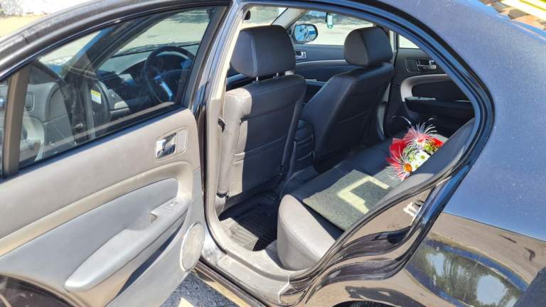 Сhevrolet epica lt - 2010г рестайлинг
Объем двигателя 2.5л
Коробка автомат
Пробег 221тыс. Км. - 300% родной.
-Климат контроль
-Кожаный салон
-Круиз контроль
-Подогрев передних сидений
-Подогрев зеркал заднего вида
-Задний парктроник
-Установлено гбо (на пробеге 100тыс. Км).
-Полноразмерная запаска на литом диске
Просторный салон. Очень комфортный автомобиль на дальние поездки.
В классе d, в этой ценовой категории, одногодок у нее нет в конкурентах.
Машина эксплуатировалась очень бережно. Стоят еще родные шаровые опоры. Катализатор на месте. Двигатель работает ровно. Не дымит, масло не берет. Акпп не пинается.
С автосалона в одних руках. Машина чистая и ухоженная.
Все менялось своевременно, то проходила только с качественными расходниками.
Из замечаний: нужно заменить разъем подушки безопасности под водительским сидением (больное место этих машин). Поцарапан задний бампер (на фото не видно).
Телефон: +79493119279
Цена: 780 000 руб. - фотография - 14