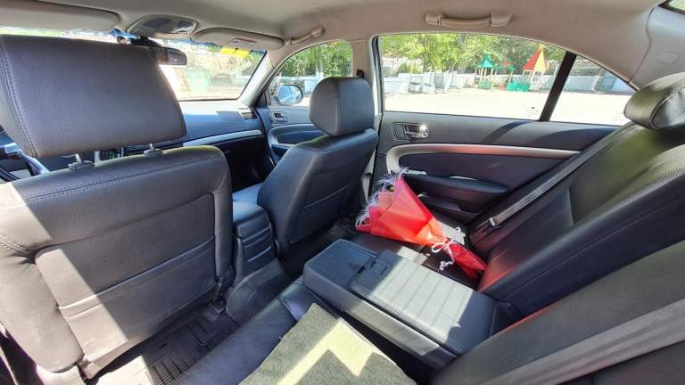 Сhevrolet epica lt - 2010г рестайлинг
Объем двигателя 2.5л
Коробка автомат
Пробег 221тыс. Км. - 300% родной.
-Климат контроль
-Кожаный салон
-Круиз контроль
-Подогрев передних сидений
-Подогрев зеркал заднего вида
-Задний парктроник
-Установлено гбо (на пробеге 100тыс. Км).
-Полноразмерная запаска на литом диске
Просторный салон. Очень комфортный автомобиль на дальние поездки.
В классе d, в этой ценовой категории, одногодок у нее нет в конкурентах.
Машина эксплуатировалась очень бережно. Стоят еще родные шаровые опоры. Катализатор на месте. Двигатель работает ровно. Не дымит, масло не берет. Акпп не пинается.
С автосалона в одних руках. Машина чистая и ухоженная.
Все менялось своевременно, то проходила только с качественными расходниками.
Из замечаний: нужно заменить разъем подушки безопасности под водительским сидением (больное место этих машин). Поцарапан задний бампер (на фото не видно).
Телефон: +79493119279
Цена: 780 000 руб. - фотография - 15