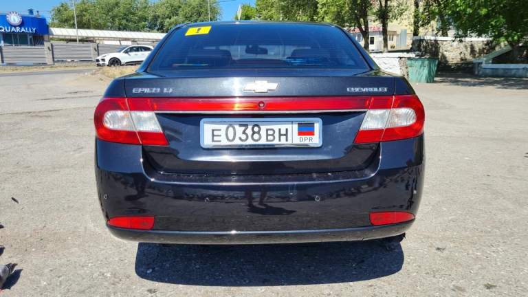 Сhevrolet epica lt - 2010г рестайлинг
Объем двигателя 2.5л
Коробка автомат
Пробег 221тыс. Км. - 300% родной.
-Климат контроль
-Кожаный салон
-Круиз контроль
-Подогрев передних сидений
-Подогрев зеркал заднего вида
-Задний парктроник
-Установлено гбо (на пробеге 100тыс. Км).
-Полноразмерная запаска на литом диске
Просторный салон. Очень комфортный автомобиль на дальние поездки.
В классе d, в этой ценовой категории, одногодок у нее нет в конкурентах.
Машина эксплуатировалась очень бережно. Стоят еще родные шаровые опоры. Катализатор на месте. Двигатель работает ровно. Не дымит, масло не берет. Акпп не пинается.
С автосалона в одних руках. Машина чистая и ухоженная.
Все менялось своевременно, то проходила только с качественными расходниками.
Из замечаний: нужно заменить разъем подушки безопасности под водительским сидением (больное место этих машин). Поцарапан задний бампер (на фото не видно).
Телефон: +79493119279
Цена: 780 000 руб. - фотография - 20