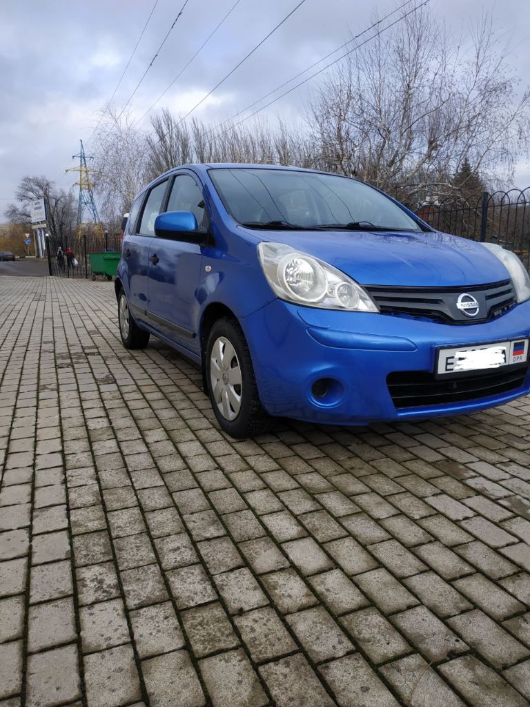 Продам автомобиль nissan note 2010 года, в хорошем состоянии, 237000 пробег родной, ходовая вся замена, кондиционер, передние электростеклоподъёмники, подогрев зеркал и сидений, в комплекте летняя резина на дисках, цена 650000 рублей. Документы в порядке, один собственник. Обращайтесь по телефону +79493602361 наталья. - фотография - 3
