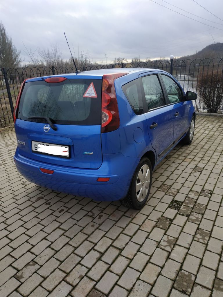 Продам автомобиль nissan note 2010 года, в хорошем состоянии, 237000 пробег родной, ходовая вся замена, кондиционер, передние электростеклоподъёмники, подогрев зеркал и сидений, в комплекте летняя резина на дисках, цена 650000 рублей. Документы в порядке, один собственник. Обращайтесь по телефону +79493602361 наталья. - фотография - 5