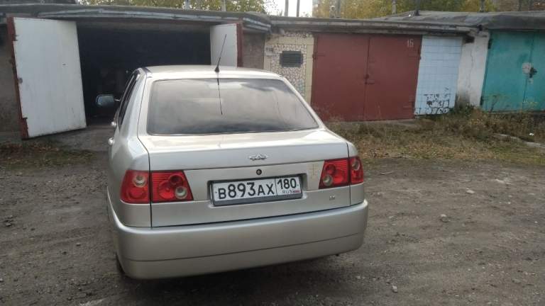 Продам чери амулет а15 -2008года пробег 95000км. Кузов норма без жучков и ржавчины. Мотор 1.6 работает ровно масло не берет. Кпп5 механическая не хрустит не выбивает. Салон ухоженный гаражное хранение. Комплектация-гур -бортовой компьютер-авс- 4 стеклоподьемника- подогрев зеркал-центральный замок-2 комплекта резины на титанах - хорошая музыка- большой багажник. В дтп не была без штрафов и арестов. Я хозяин по техпаспорту. Осмотр в макеевке. Цена 320000руб-торг никто не отменял. Страховка оформленана 1 год в подарок. Тел-+79494031064. - фотография - 5