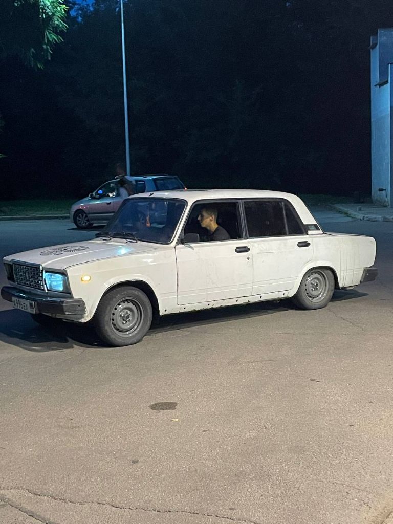 Продам ваз 2107, 1984 года выпуска инжектор, есть нюансы по кузову и надо заменить сцепление, а так по мотору делалось очень многое кованые поршня облехчëнные шатуны и коленвал стоит керамический мохавик! Ходовка в норме
Цена 100к - фотография - 2