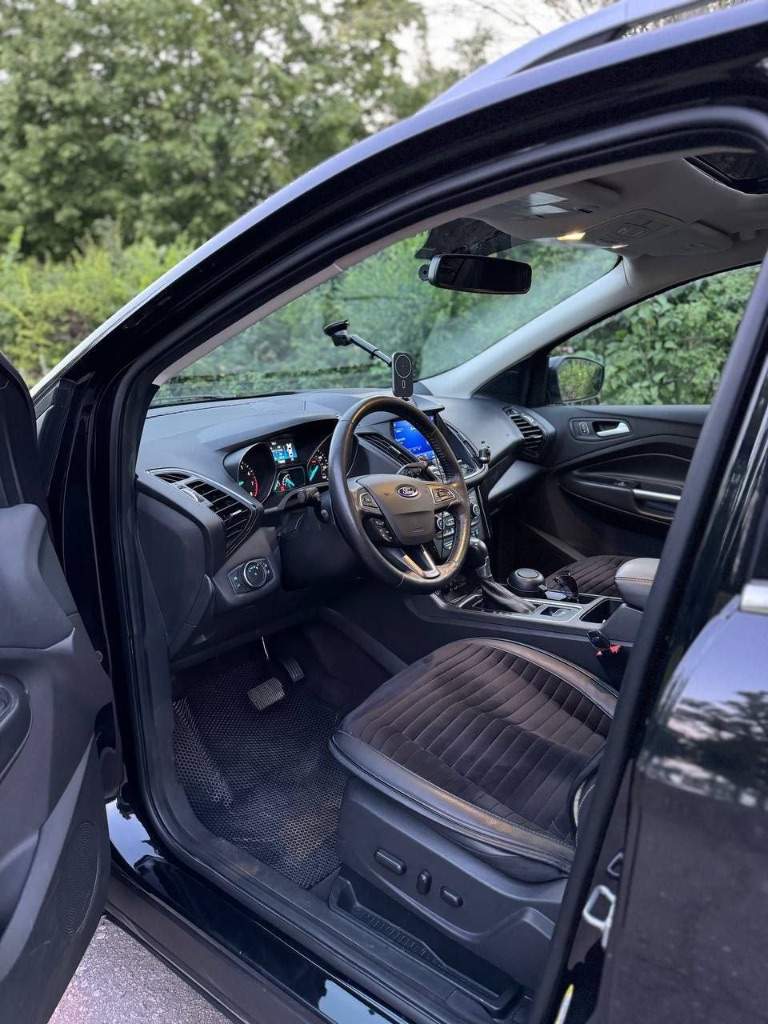 Продаем семейный автомобиль ford escape(kuga) 2018г. 2.0 акпп (245л) первые и единственные владельцы по рф, машина в достойном состояние и не требует вложений, обслуживаю всегда вовремя, замена масла каждые семь тысяч (motorcraft 5w30) двигатель очень приятный, на мой взгляд лучший в линейке, едет более чем как для паркетника, динамика и управление восхищает. По кузову без намека на рыжики. Салон не затертый. Полная комплектация, есть все для комфортной езды :климат, круиз контроль, помощь парковки, память сидений, подогрев рулят сидений, дистанционный запуск, carplay, хорошая акустика, люк и панорамная крыша, большой багажник(задние сидения ложатся вровень, можно двоем за ночевать ), датчик открывания багажника ногой, датчик дождя и света и многое другое. Если что то забыл, спрашивайте !
2.195000Р
Макеевка +79493411741 - фотография - 8
