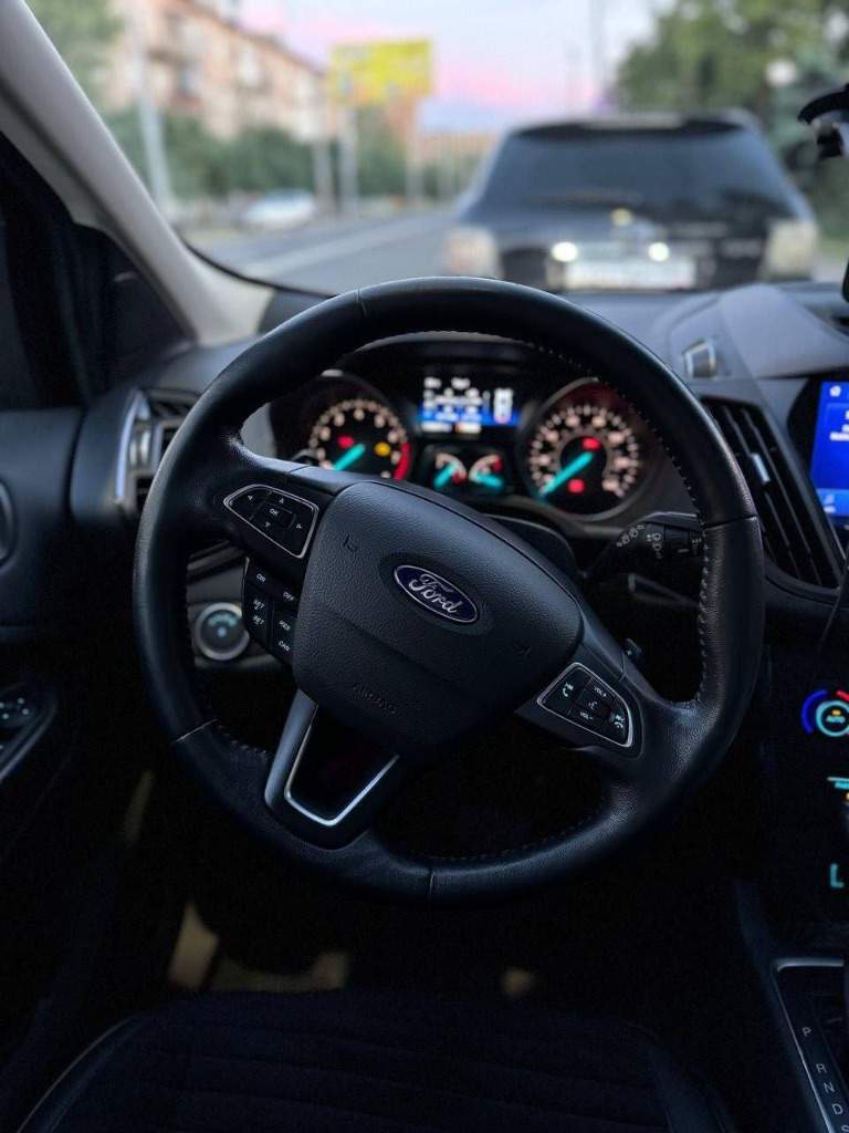 Продаем семейный автомобиль ford escape(kuga) 2018г. 2.0 акпп (245л) первые и единственные владельцы по рф, машина в достойном состояние и не требует вложений, обслуживаю всегда вовремя, замена масла каждые семь тысяч (motorcraft 5w30) двигатель очень приятный, на мой взгляд лучший в линейке, едет более чем как для паркетника, динамика и управление восхищает. По кузову без намека на рыжики. Салон не затертый. Полная комплектация, есть все для комфортной езды :климат, круиз контроль, помощь парковки, память сидений, подогрев рулят сидений, дистанционный запуск, carplay, хорошая акустика, люк и панорамная крыша, большой багажник(задние сидения ложатся вровень, можно двоем за ночевать ), датчик открывания багажника ногой, датчик дождя и света и многое другое. Если что то забыл, спрашивайте !
2.195000Р
Макеевка +79493411741 - фотография - 6