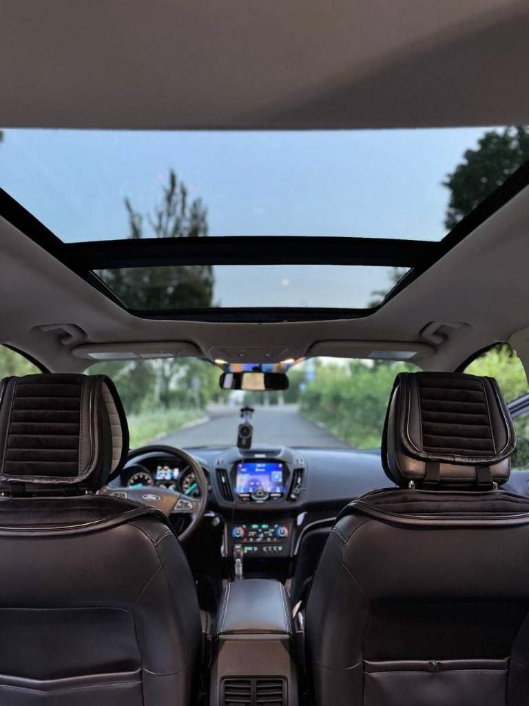 Продаем семейный автомобиль ford escape(kuga) 2018г. 2.0 акпп (245л) первые и единственные владельцы по рф, машина в достойном состояние и не требует вложений, обслуживаю всегда вовремя, замена масла каждые семь тысяч (motorcraft 5w30) двигатель очень приятный, на мой взгляд лучший в линейке, едет более чем как для паркетника, динамика и управление восхищает. По кузову без намека на рыжики. Салон не затертый. Полная комплектация, есть все для комфортной езды :климат, круиз контроль, помощь парковки, память сидений, подогрев рулят сидений, дистанционный запуск, carplay, хорошая акустика, люк и панорамная крыша, большой багажник(задние сидения ложатся вровень, можно двоем за ночевать ), датчик открывания багажника ногой, датчик дождя и света и многое другое. Если что то забыл, спрашивайте !
2.195000Р
Макеевка +79493411741 - фотография - 7