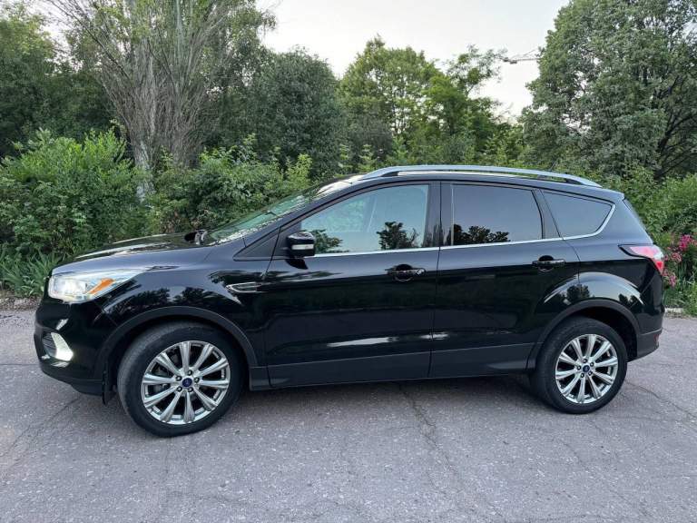 Продаем семейный автомобиль ford escape(kuga) 2018г. 2.0 акпп (245л) первые и единственные владельцы по рф, машина в достойном состояние и не требует вложений, обслуживаю всегда вовремя, замена масла каждые семь тысяч (motorcraft 5w30) двигатель очень приятный, на мой взгляд лучший в линейке, едет более чем как для паркетника, динамика и управление восхищает. По кузову без намека на рыжики. Салон не затертый. Полная комплектация, есть все для комфортной езды :климат, круиз контроль, помощь парковки, память сидений, подогрев рулят сидений, дистанционный запуск, carplay, хорошая акустика, люк и панорамная крыша, большой багажник(задние сидения ложатся вровень, можно двоем за ночевать ), датчик открывания багажника ногой, датчик дождя и света и многое другое. Если что то забыл, спрашивайте !
2.195000Р
Макеевка +79493411741 - фотография - 4