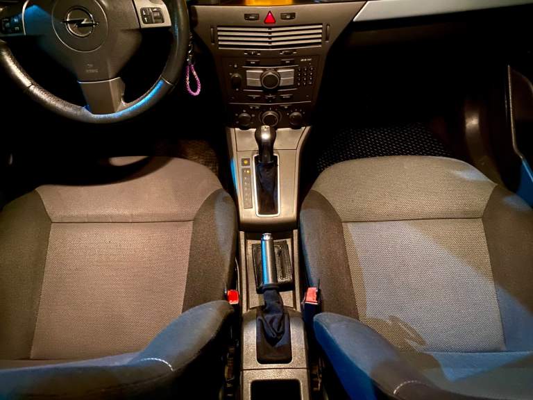 Опель астра
Opel astra h 1.8 на самом надежном aisin автомате не робот!
Все менялось своевременно ( записи о всех тех. Обслуживаниях предоставлю)
Масло в коробке и двигателе со всеми фильтрами менялось 3 тысячи назад. +свечи
Шины зима в состоянии новых, лето еще ездить и ездить
Рыжиков нет, дно целое.
Салон эксплуатировался в чехлах, не просиженный, без потертостей. В салоне не курили.
За машину не стыдно.
Я второй владелец
Пробег 236тыс.
Цена 650 тыс
+79595151374 Звоните или телеграмм - фотография - 7