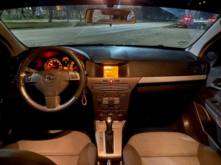 Опель астра
Opel astra h 1.8 на самом надежном aisin автомате не робот!
Все менялось своевременно ( записи о всех тех. Обслуживаниях предоставлю)
Масло в коробке и двигателе со всеми фильтрами менялось 3 тысячи назад. +свечи
Шины зима в состоянии новых, лето еще ездить и ездить
Рыжиков нет, дно целое.
Салон эксплуатировался в чехлах, не просиженный, без потертостей. В салоне не курили.
За машину не стыдно.
Я второй владелец
Пробег 236тыс.
Цена 650 тыс
+79595151374 Звоните или телеграмм - фотография - 6