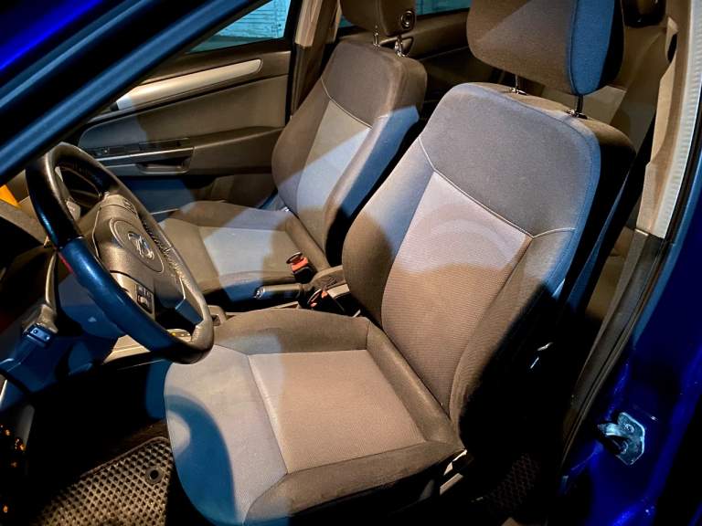 Опель астра
Opel astra h 1.8 на самом надежном aisin автомате не робот!
Все менялось своевременно ( записи о всех тех. Обслуживаниях предоставлю)
Масло в коробке и двигателе со всеми фильтрами менялось 3 тысячи назад. +свечи
Шины зима в состоянии новых, лето еще ездить и ездить
Рыжиков нет, дно целое.
Салон эксплуатировался в чехлах, не просиженный, без потертостей. В салоне не курили.
За машину не стыдно.
Я второй владелец
Пробег 236тыс.
Цена 650 тыс
+79595151374 Звоните или телеграмм - фотография - 5