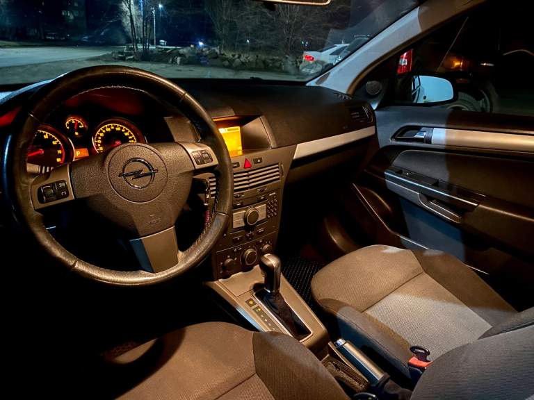 Опель астра
Opel astra h 1.8 на самом надежном aisin автомате не робот!
Все менялось своевременно ( записи о всех тех. Обслуживаниях предоставлю)
Масло в коробке и двигателе со всеми фильтрами менялось 3 тысячи назад. +свечи
Шины зима в состоянии новых, лето еще ездить и ездить
Рыжиков нет, дно целое.
Салон эксплуатировался в чехлах, не просиженный, без потертостей. В салоне не курили.
За машину не стыдно.
Я второй владелец
Пробег 236тыс.
Цена 650 тыс
+79595151374 Звоните или телеграмм - фотография - 3